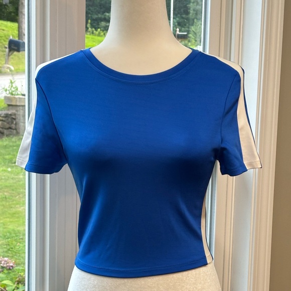 Alice + Olivia Cindy Classic Cropped T-shirt - Picture 3 of 10